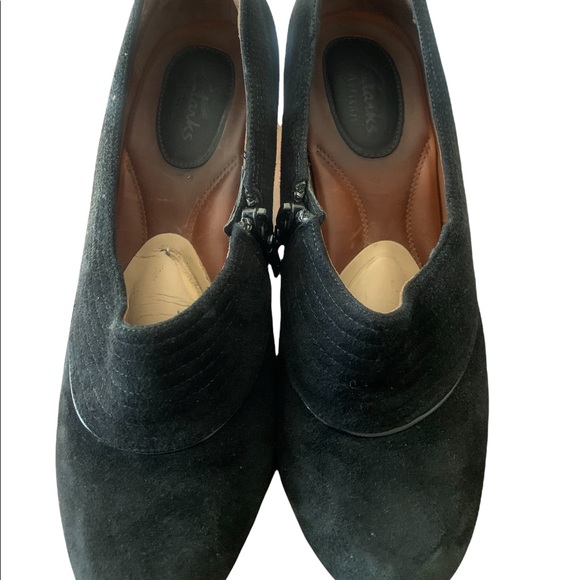 Clarks Artisan Black Suede Heeled Ankle Booties women’s size 8.5 - Picture 5 of 7